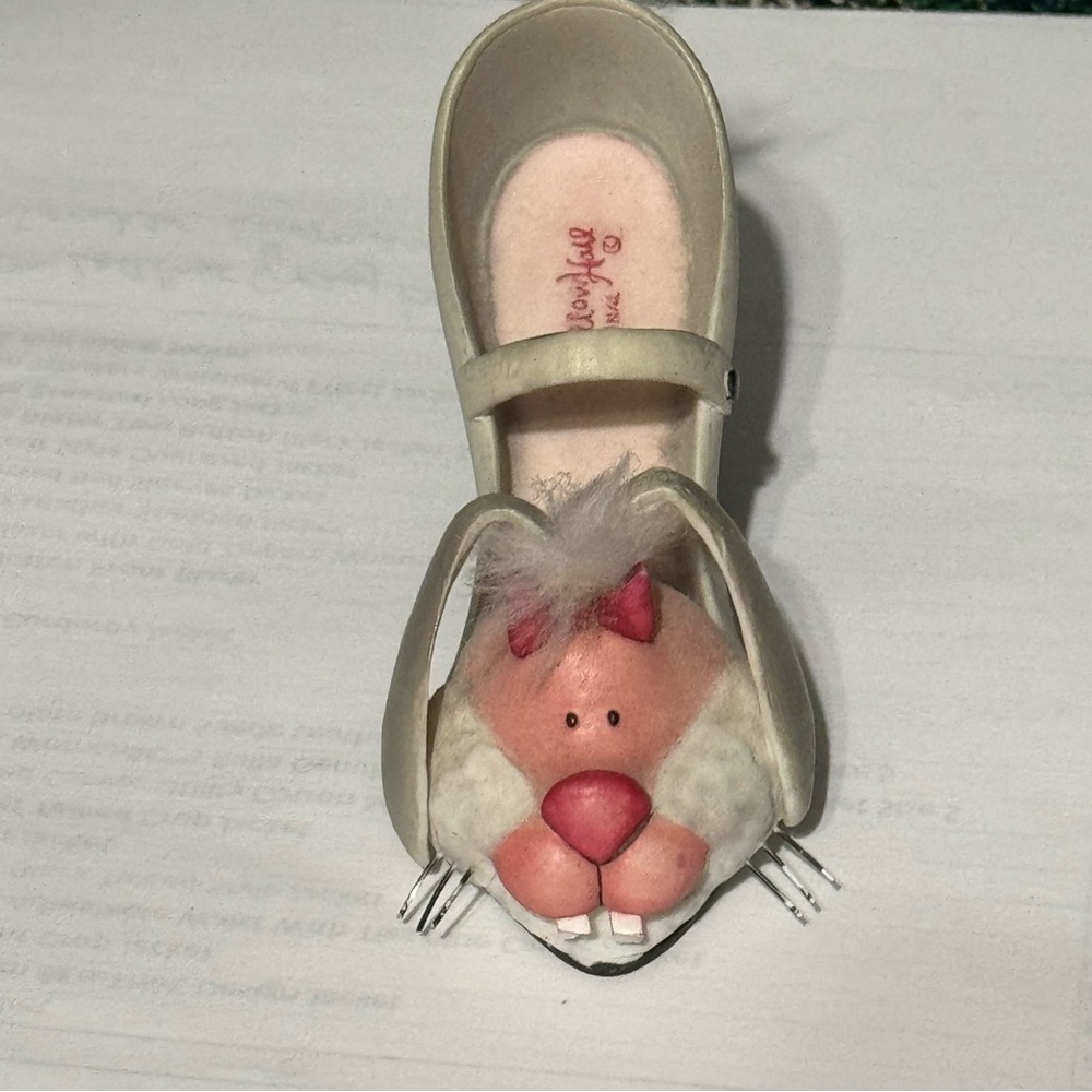 Willow Hall Collectibles Shoo Shoo Miniature Shoe - HOPPITY HOPPITY Bunny 17